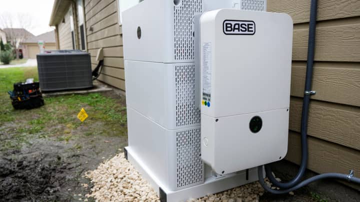 US home battery installations hit record high on rising electricity costs