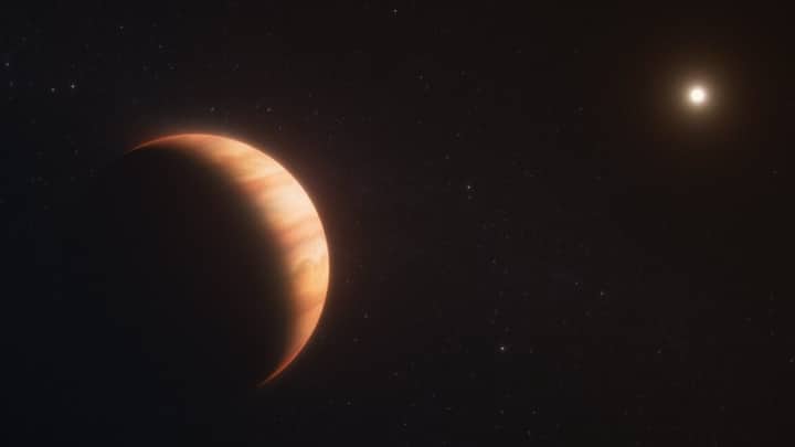A Jupiter-size planet that escaped its star's death