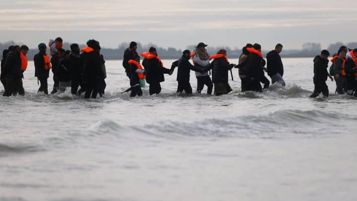 2 dead after boat runs aground in France in failed crossing to UK
