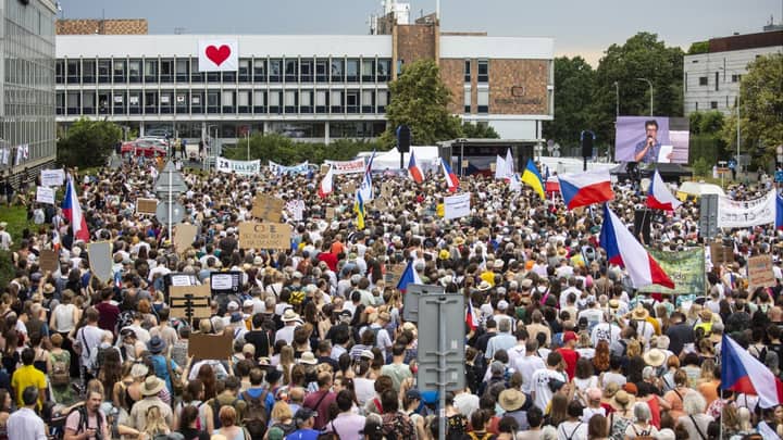 Thousands rally in Prague against government’s public broadcasting overhaul plan