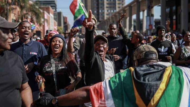 South Africa anti-migrant demos draw thousands, plus huge police presence