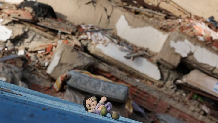 Venezuela faces post-quake medical crisis as threat of infections looms