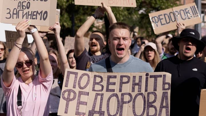 Zelensky faces fury on Ukrainian streets after dropping popular defence minister