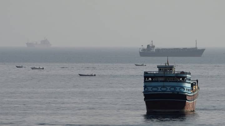Iran nears Hormuz deal with Oman, conditions reopening on US actions