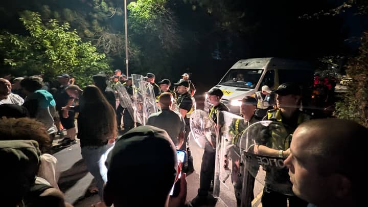 UK minister slams ‘thuggish’ anti-migrant protests in Portsmouth