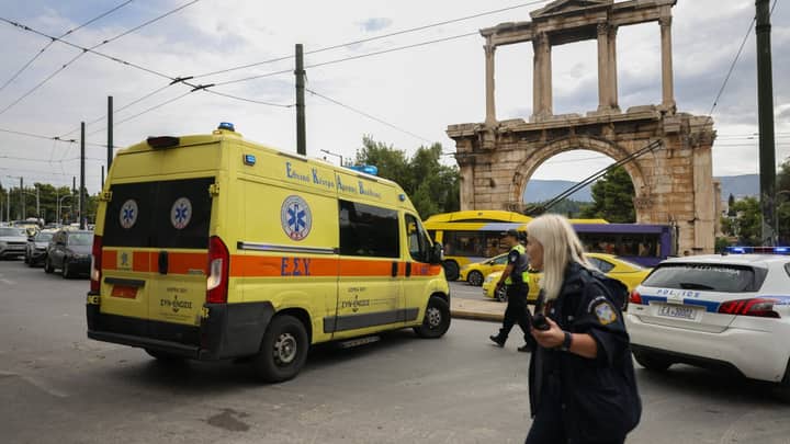 6 dead after explosion destroys building in Athens