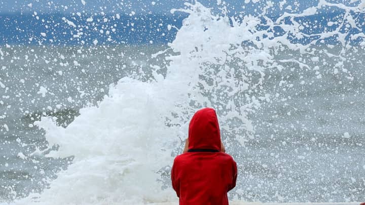 Powerful storm pummels northeast US with rain and high winds