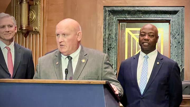 U.S. House lawmakers who oversee the CFTC are urging Trump to fill the commission 