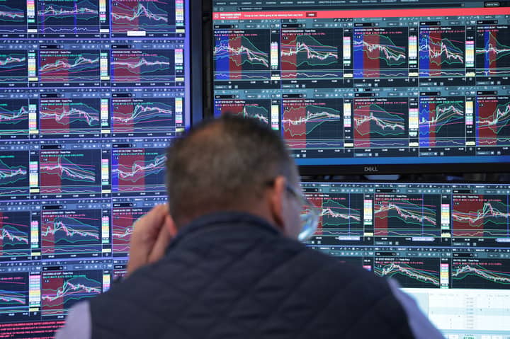 Bitcoin analysts predict $300,000–$500,000 price in 2029. The math says no