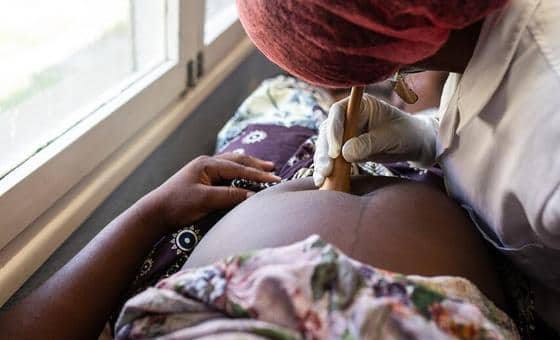 Restoring dignity: Senegalese surgeon and Burundian foundation win reproductive health awards
