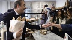 French PM fuels row with trip to buy baguettes