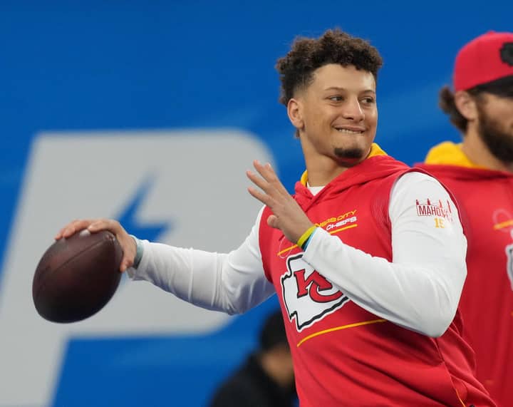 Chiefs QB Patrick Mahomes Shows Signs of Discomfort at Training Camp