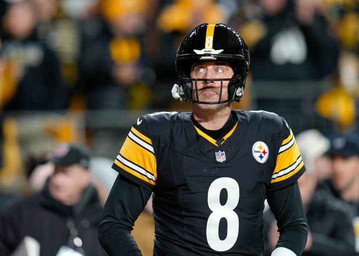Steelers Host Dual-Threat QB After Latest Update on Aaron Rodgers’ Return
