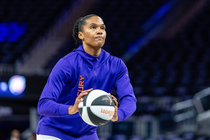 Connecticut Sun Bench Wastes No Time Showing Concern For Teammate After Incident Involving Alyssa Thomas