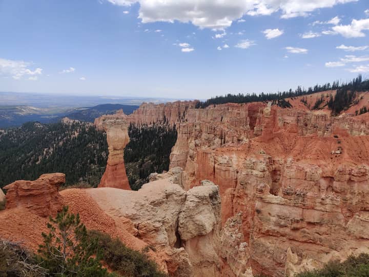 Explore the stunning rock formations and scenic vistas of Bryce Canyon National Park, Utah.