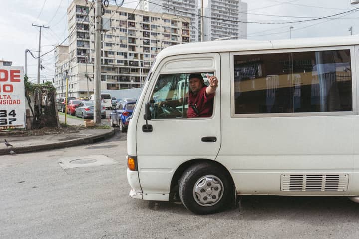 City view with a driver in a white van on bustling streets of Cidade do Panamá.