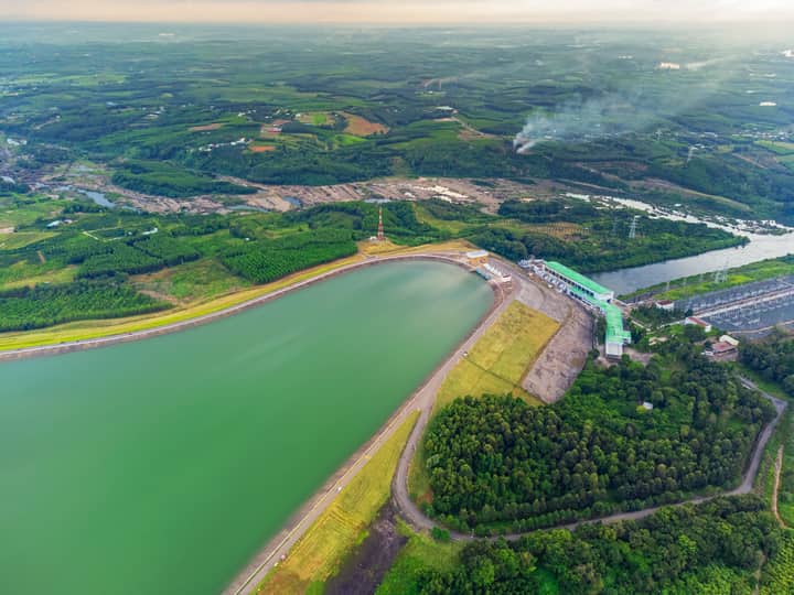 Stunning aerial shot of Thac Mo Dam and lush landscape in Dong Nai, Vietnam.