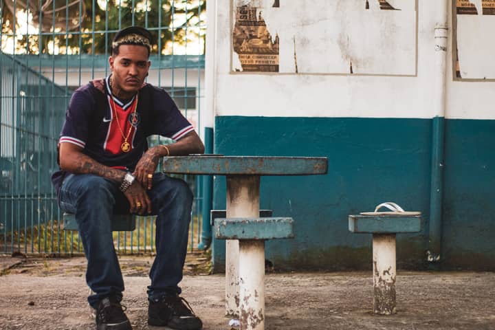 Casual portrait of a man in urban Lorena, São Paulo setting.