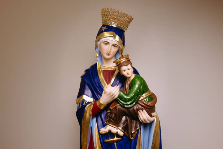 Elegant statue of the Virgin Mary and Child Jesus with crowns, symbolizing Catholic devotion.