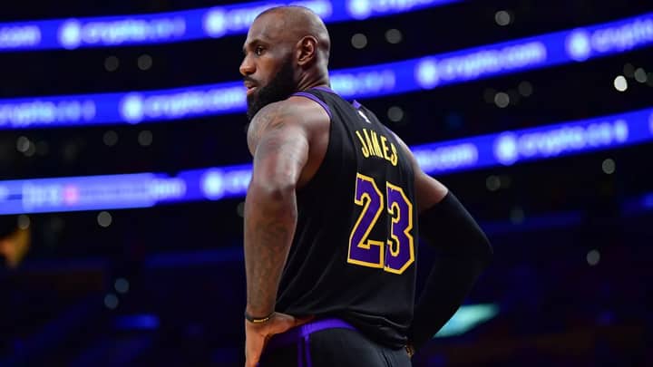 Warriors predicted to miss out on LeBron James, sign $305M Future Hall of Famer, 6-time All-Star