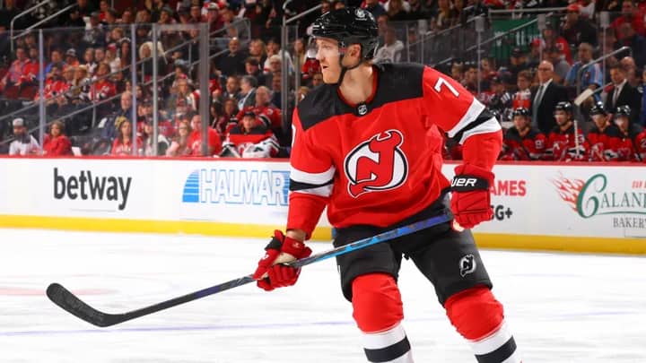 Maple Leafs urged to sign defenseman for 2-year, $18 million contract in free agency