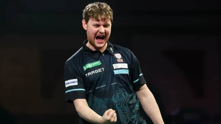 High-flying Hawkeye steals the show on the opening day of the PDC International Darts Open