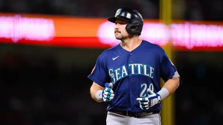 Mariners' Cal Raleigh snaps hitless streak with single against Astros
