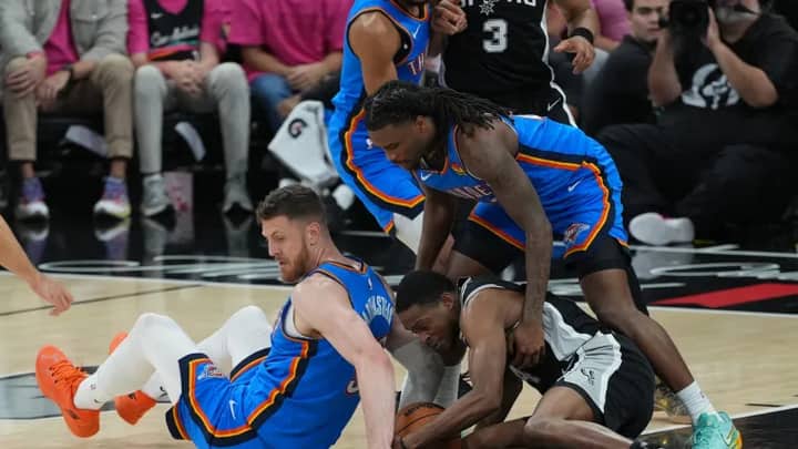 NBA reporter calls for Spurs to bench De'Aaron Fox in favor of better fit with Victor Wembanyama