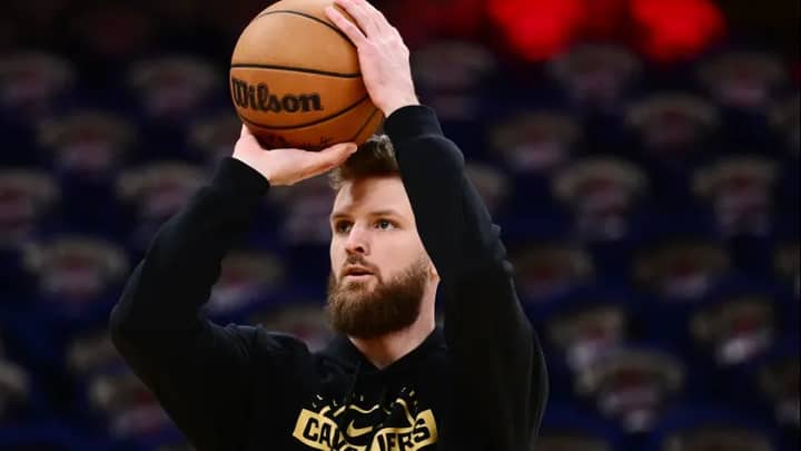 It makes sense that Dean Wade is playing, but Cavs' forward is also doing his best Tony Snell impression