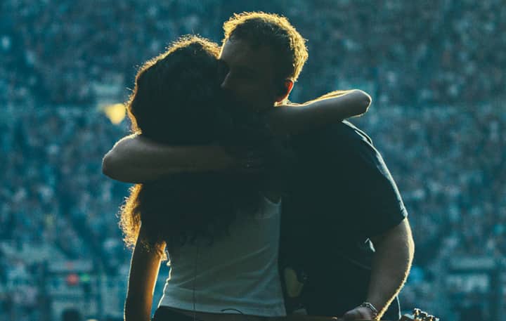 Watch Olivia Dean and Sam Fender celebrate nine weeks at UK Number One with surprise live performance of ‘Rein Me In’