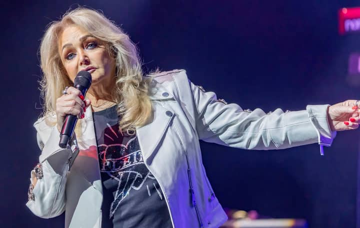 Bonnie Tyler says she went through emergency surgery in Portugal