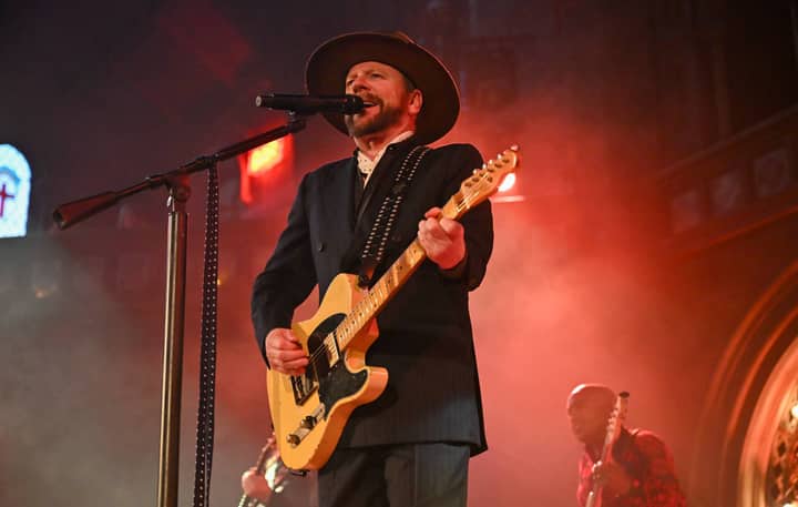 Kiefer Sutherland cancels US tour due to “very low ticket sales”