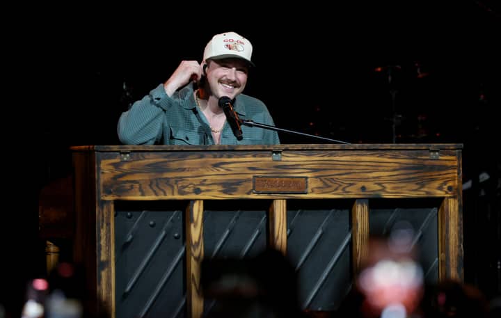 Morgan Wallen flips piano on stage after technical issue at Denver concert