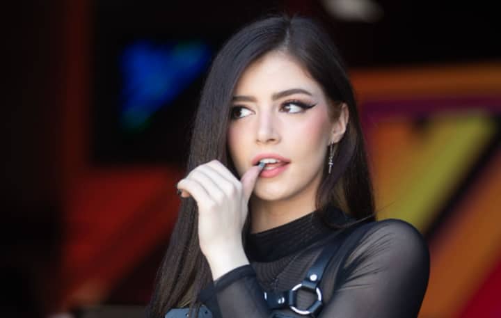 Chrissy Costanza performs trio of ‘League Of Legends’ anthems live at eSports festival