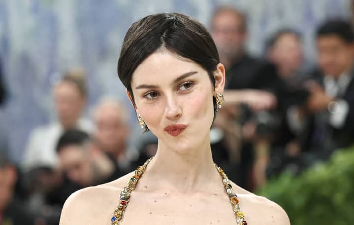 Gracie Abrams addresses “nepo baby” discourse: “I had a safety net”