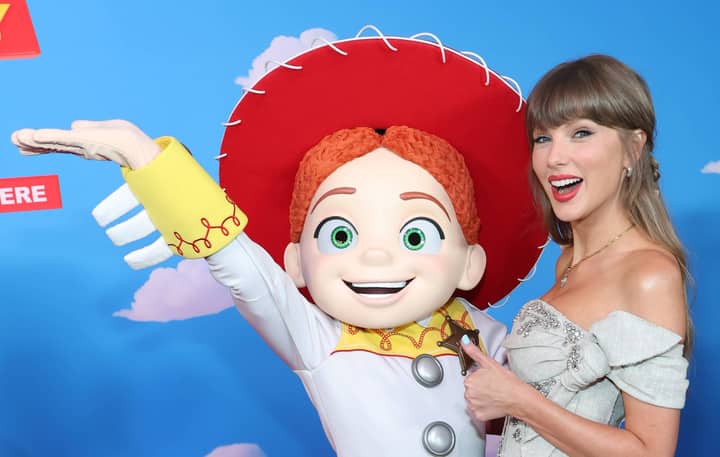 Watch Taylor Swift and Randy Newman perform duet of ‘You’ve Got a Friend in Me’ at ‘Toy Story 5’ premiere