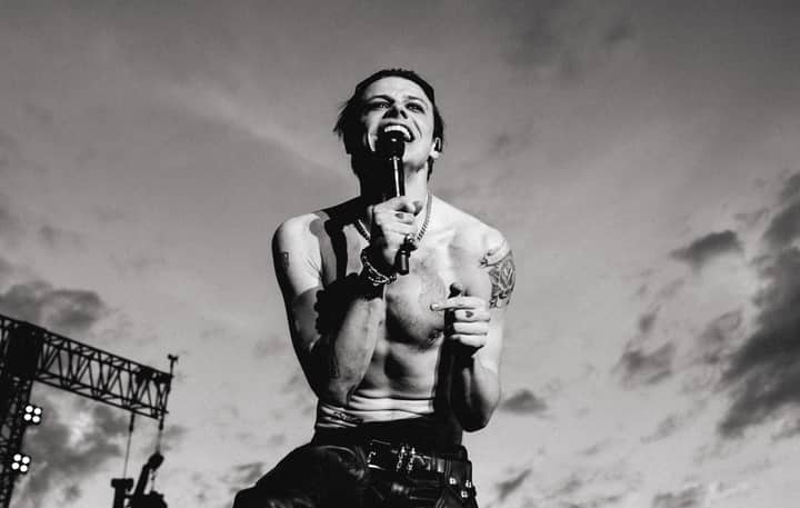 Yungblud teams up with War Child to raise money and change lives at Bludfest 2026