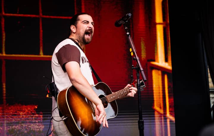 Noah Kahan calls out fans for stealing road signs and shitting in their seats at gigs: “If you have to poop at a show please dear god just go to the bathroom”
