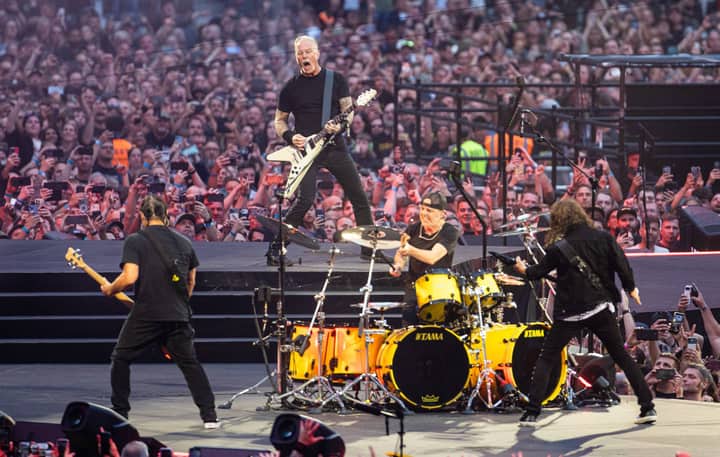 Watch Metallica cover The Pogues and The Proclaimers in Dublin and Glasgow