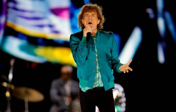 Watch Mick Jagger perform surprise impromptu pub gig with students in Oxford